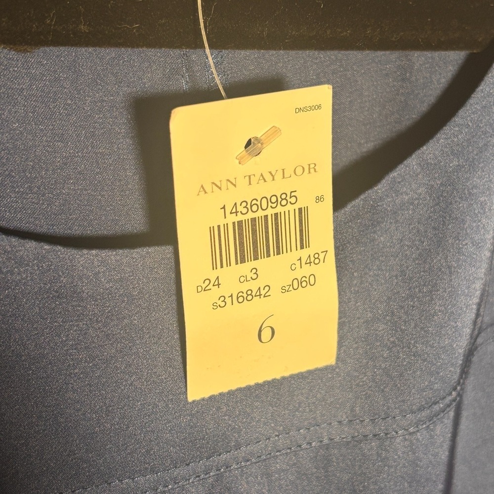 Ann Taylor Sleeveless Navy Blue Tank Top Size 6 Work Outfit Classic Business - Picture 8 of 9
